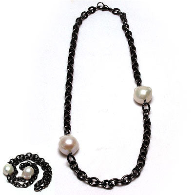 Oxidized chain necklace with 2 baroque pearls